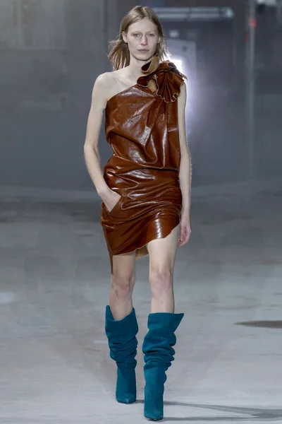Look 15